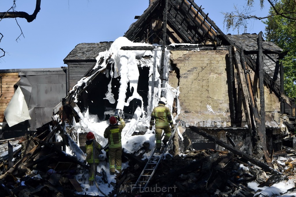 Grossfeuer Einfamilienhaus Siegburg Muehlengrabenstr P1390.JPG - Miklos Laubert